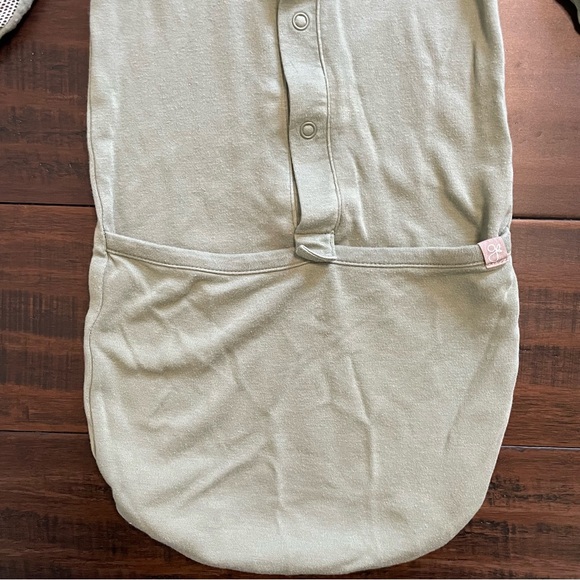 Goumi Neutral Green Sleeper Gown - Picture 6 of 10